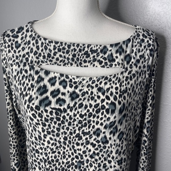 Carmen Marc Valvo size S animal print top - Picture 4 of 13